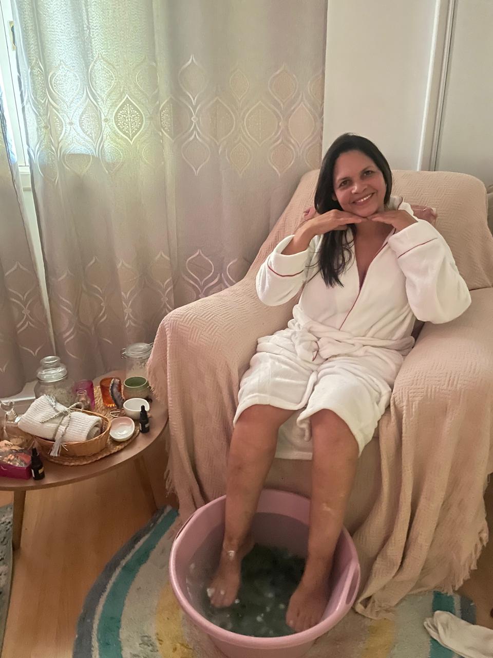 Cuidado individual durante uma experiência real de massoterapia no Mannah